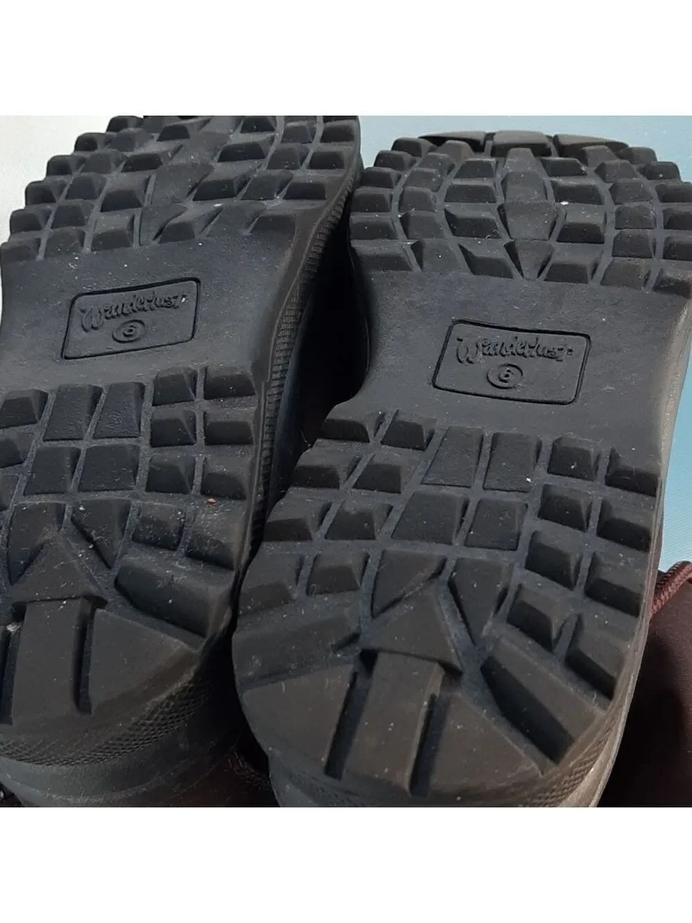 Wanderlust  boots with shoelace